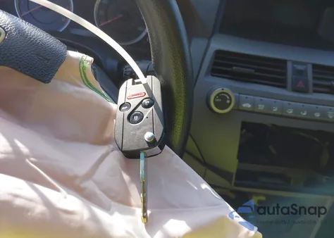 2010 Honda Accord 2.4 Lx z USA, uszkodzony, nr VIN 1HGCP2E38AA053095